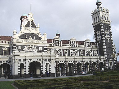 Dunedin - historischer Bahnhof im edwardianischen Stil